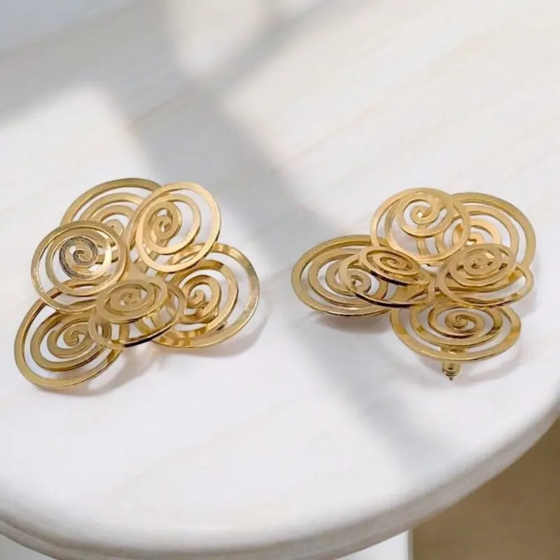 Boucles d'oreilles en laiton dorées or fin en spirale.
Création Verpal