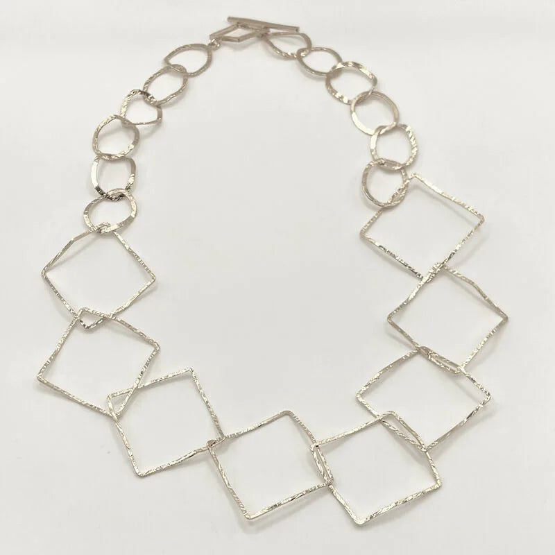 collier-carla-argent-sur fond-verpal